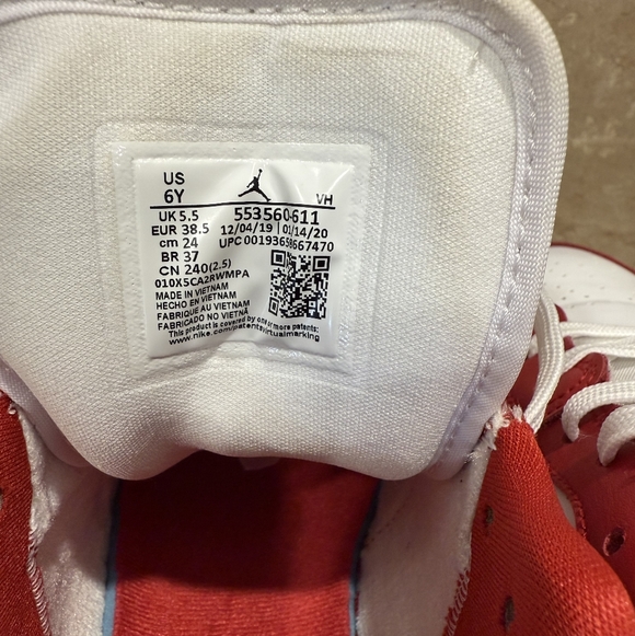 Air Jordan 1 (Gym Red)